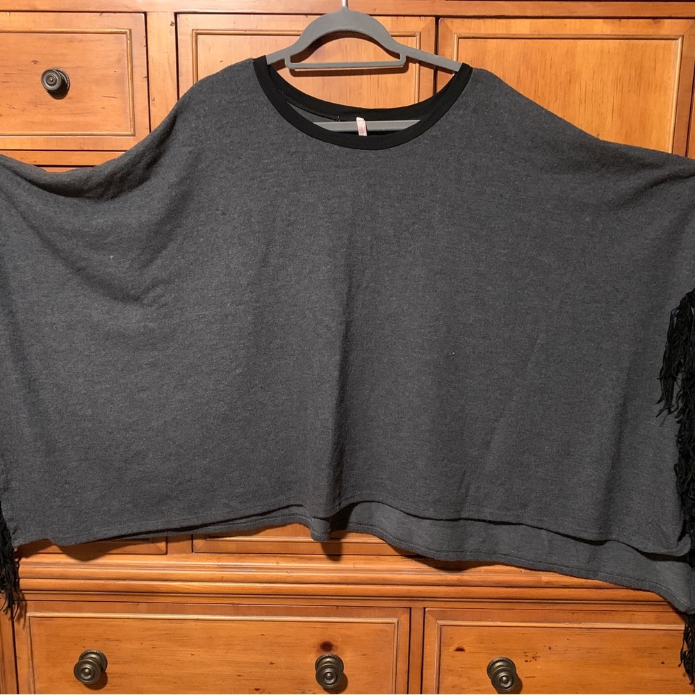 EUC GRAY PONCHO WITH BLACK FRINGE
